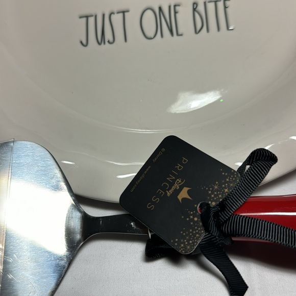 Rae Dunn Just One Bite baking dish with pie cutter - Picture 4 of 5